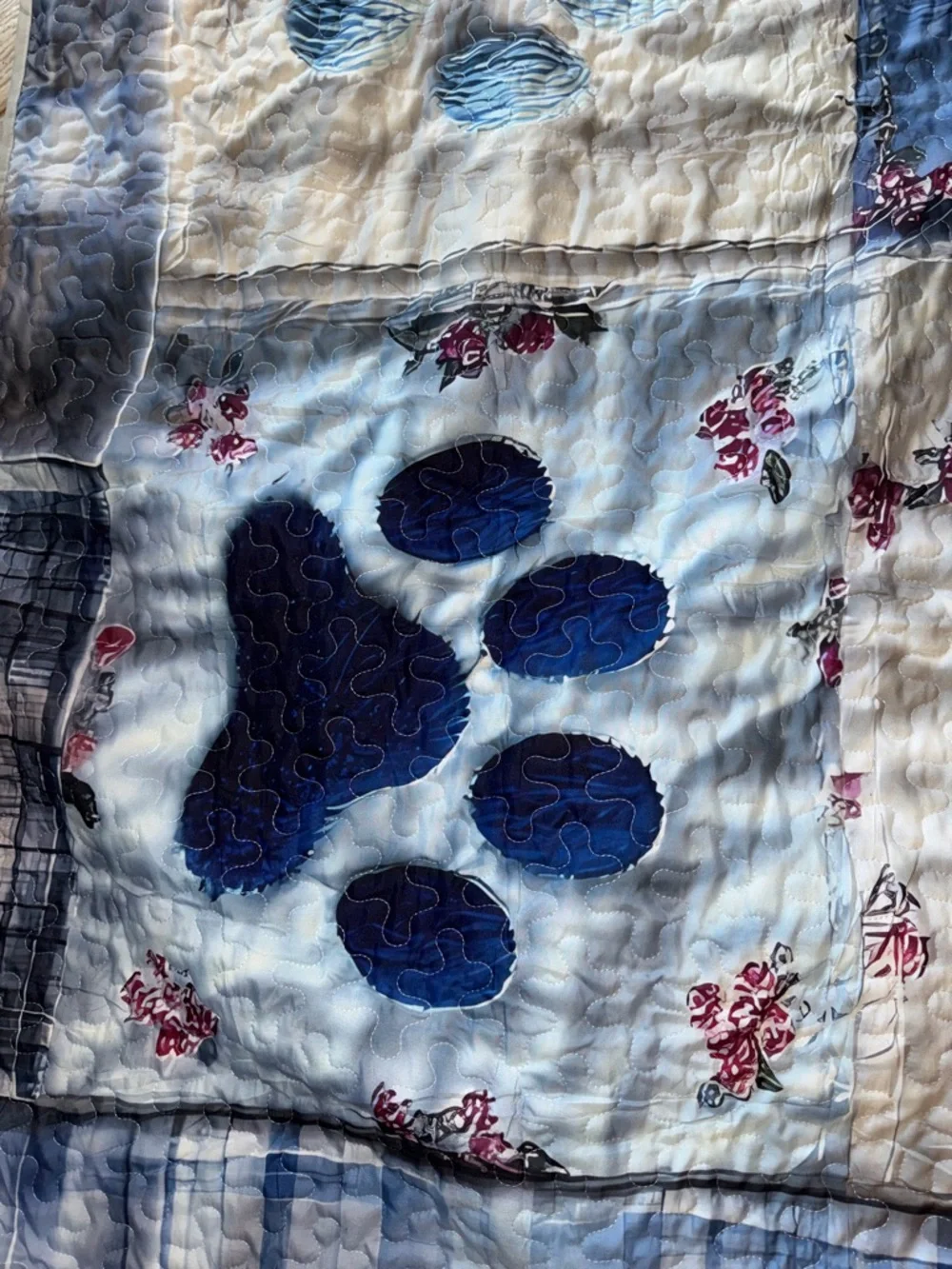 Patchwork Paw Print Quilt/Bedspread 2 Pillow Cases Pet Lover’s Gift